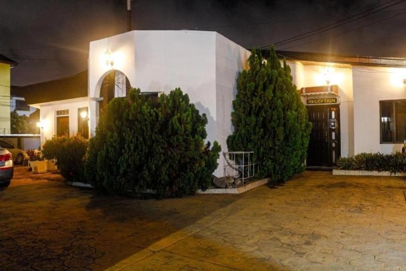 Hill View Hotel West Airport