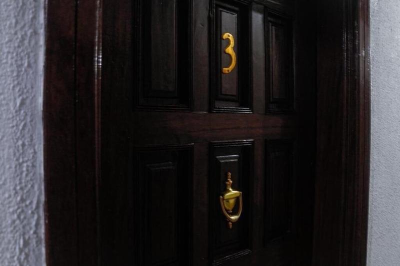 Hill View Hotel West Airport