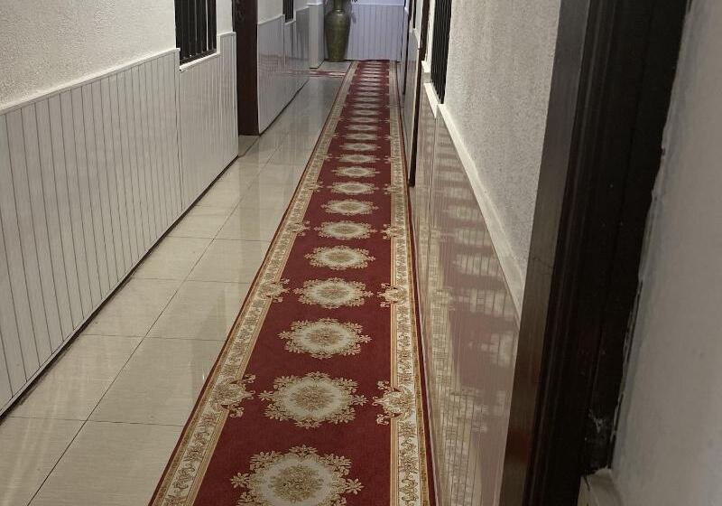 Hill View Hotel West Airport