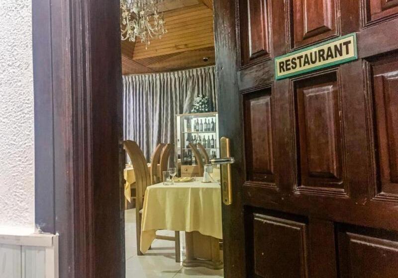 Hill View Hotel West Airport