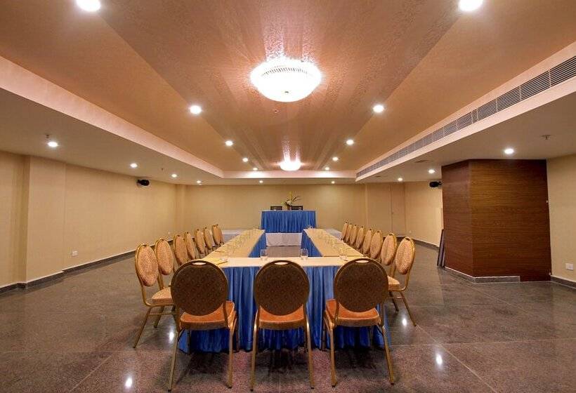 בית מלון כפרי Hyderabad Grand