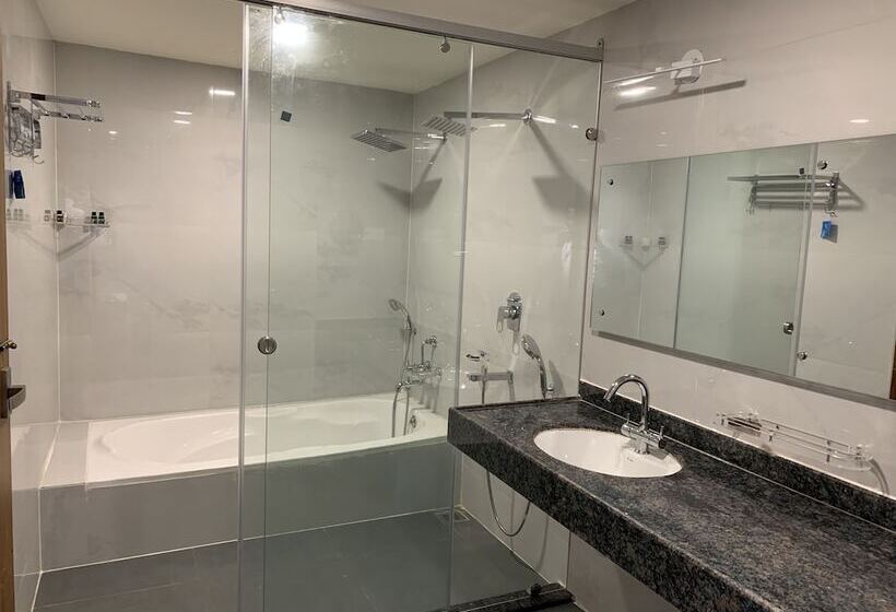 בית מלון כפרי Hyderabad Grand