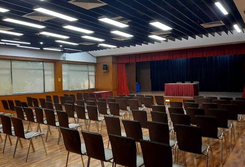 בית מלון כפרי New Delhi Ymca Tourist Hostel