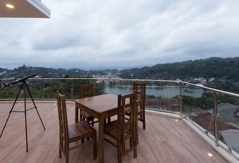 Hotel Sandriana Lake View