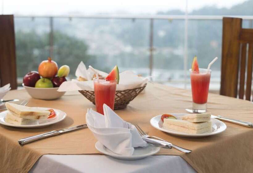 Hotel Sandriana Lake View