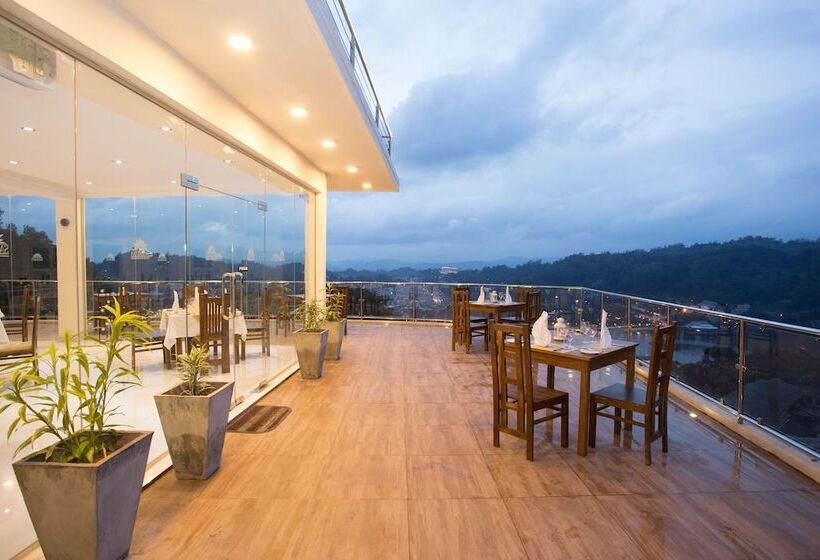 Hotel Sandriana Lake View