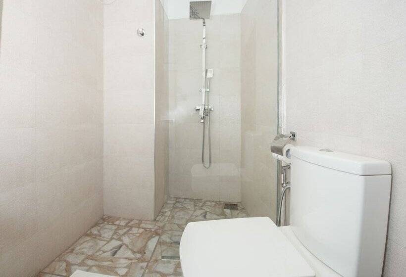 Hotel Sandriana Lake View