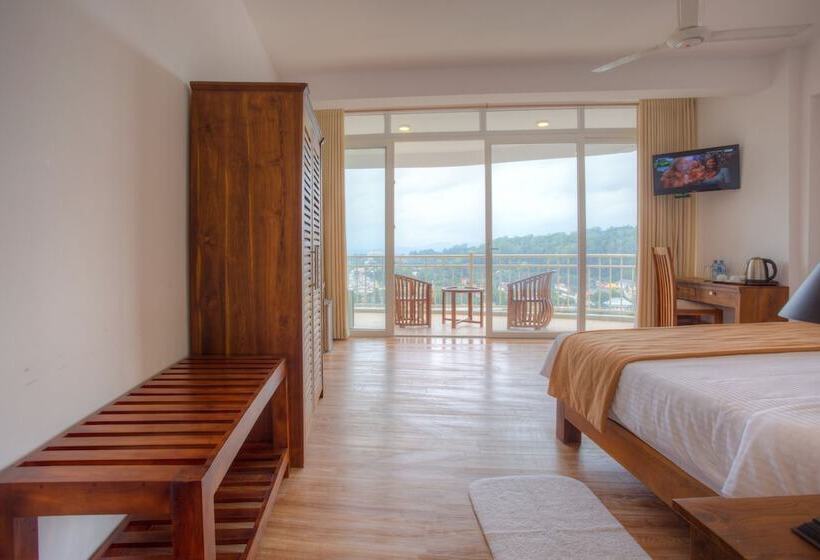 Hotel Sandriana Lake View