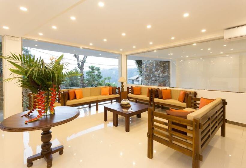 Hotel Sandriana Lake View