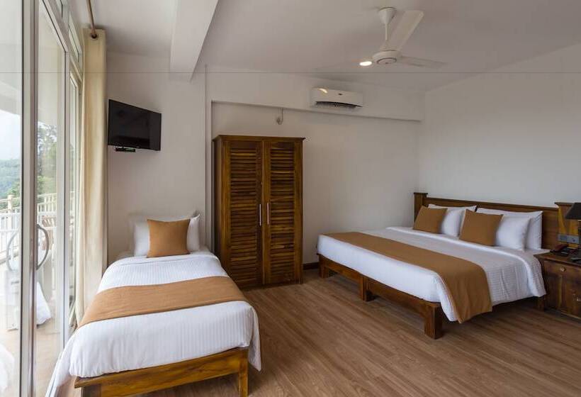 Hotel Sandriana Lake View