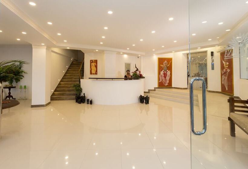 Hotel Sandriana Lake View