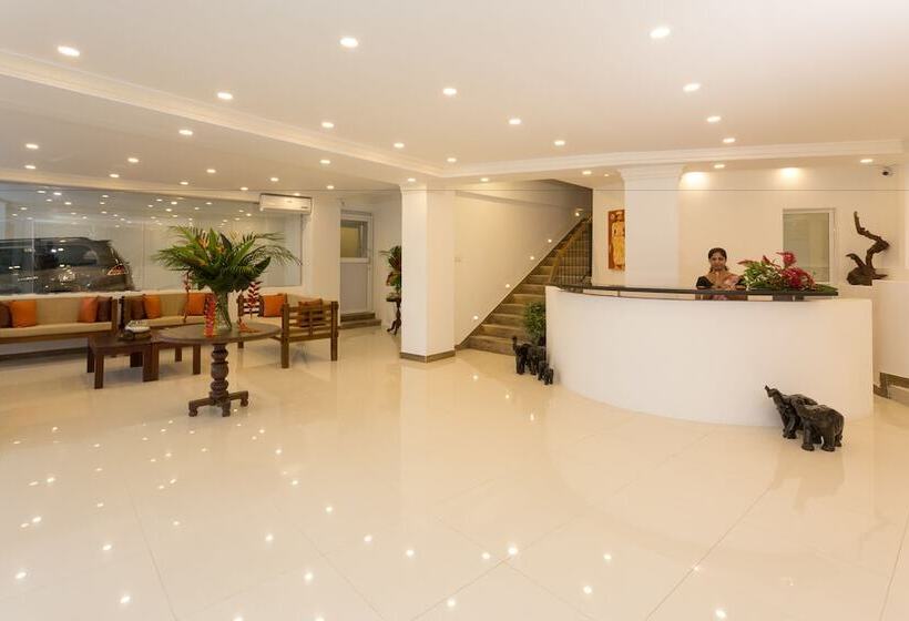 Hotel Sandriana Lake View