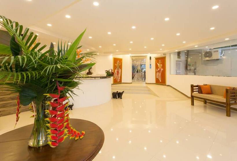 Hotel Sandriana Lake View