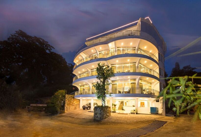 Hotel Sandriana Lake View