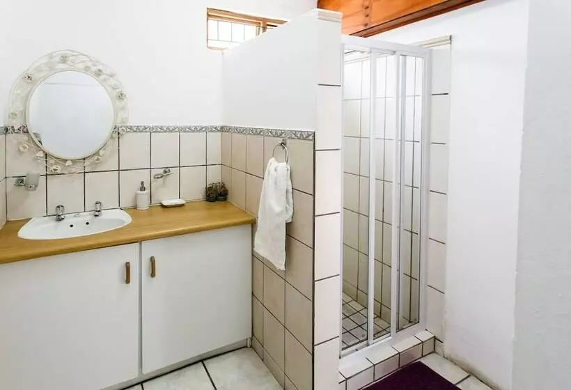 تختخواب و صبحانه Langenhoven B And B