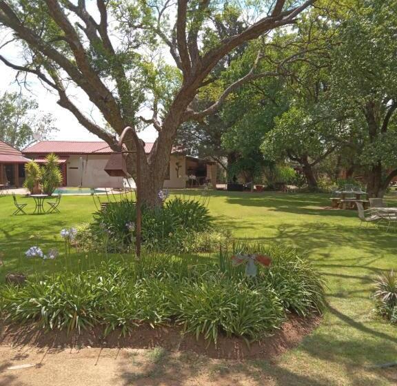 פנסיון A Cherry Lane Self Catering And B&b