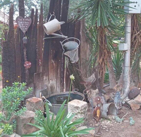 פנסיון A Cherry Lane Self Catering And B&b