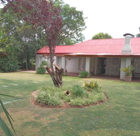 פנסיון A Cherry Lane Self Catering And B&b