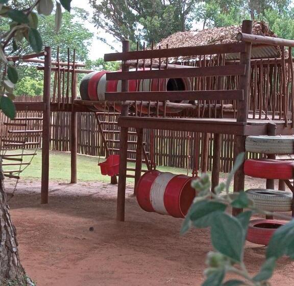 פנסיון A Cherry Lane Self Catering And B&b