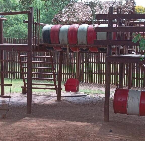 פנסיון A Cherry Lane Self Catering And B&b