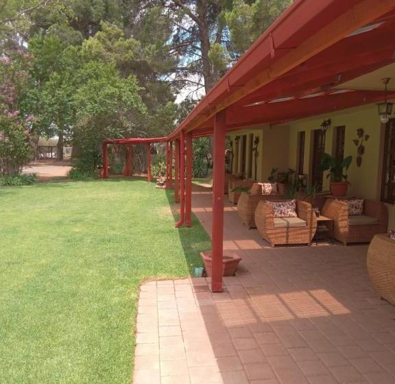 פנסיון A Cherry Lane Self Catering And B&b