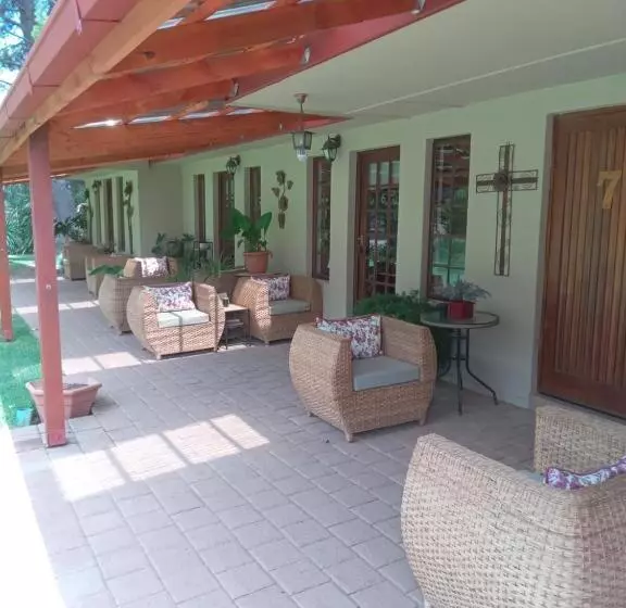 ペンション A Cherry Lane Self Catering And B&b