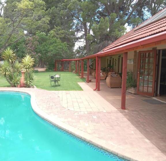 פנסיון A Cherry Lane Self Catering And B&b