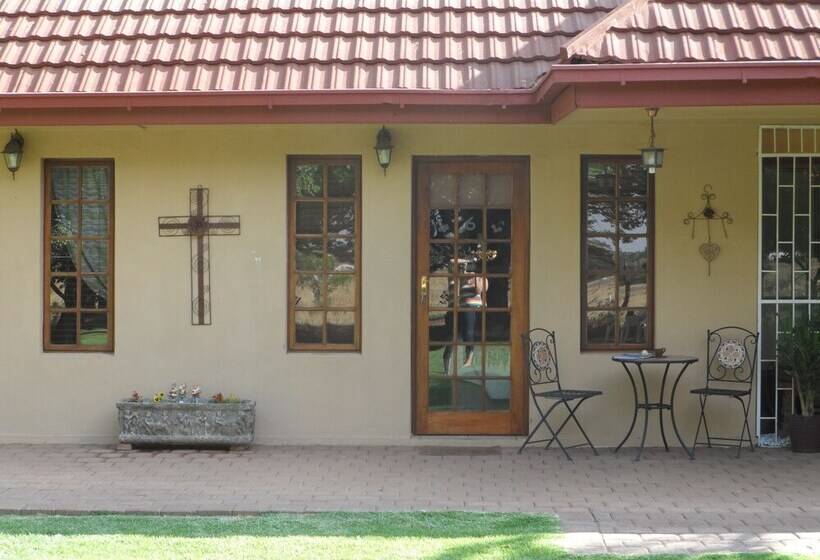 פנסיון A Cherry Lane Self Catering And B&b