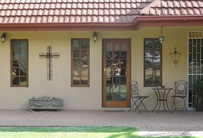 ペンション A Cherry Lane Self Catering And B&b