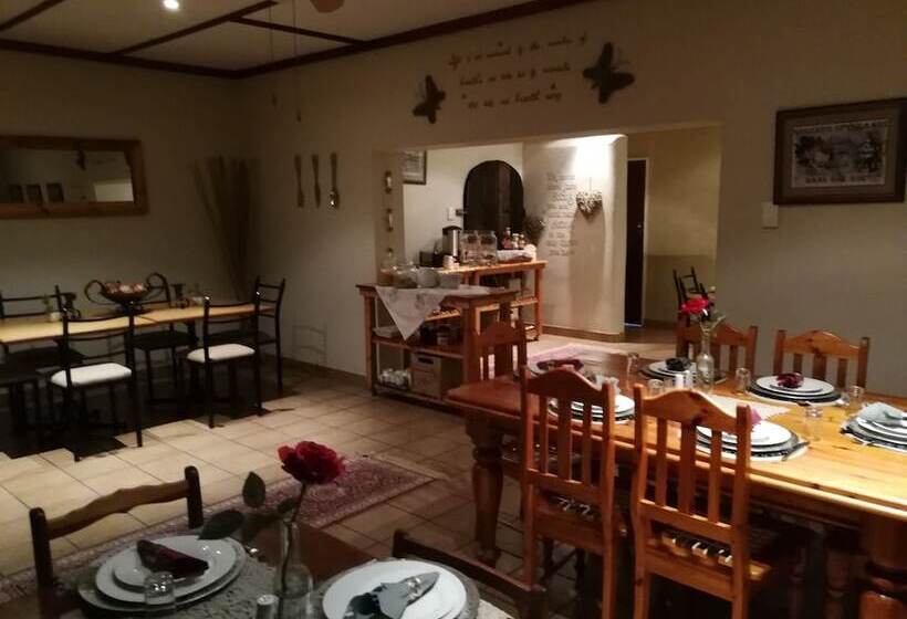 פנסיון A Cherry Lane Self Catering And B&b