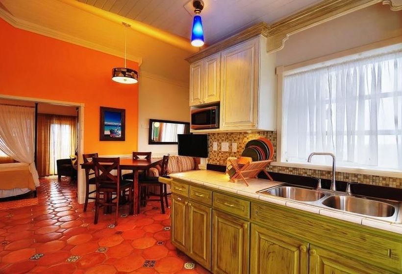 استراحتگاه Villa Allamanda