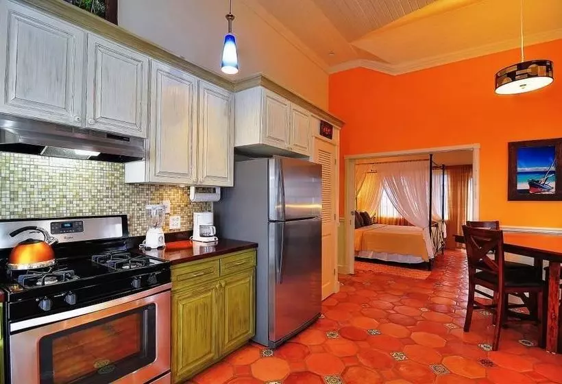 استراحتگاه Villa Allamanda