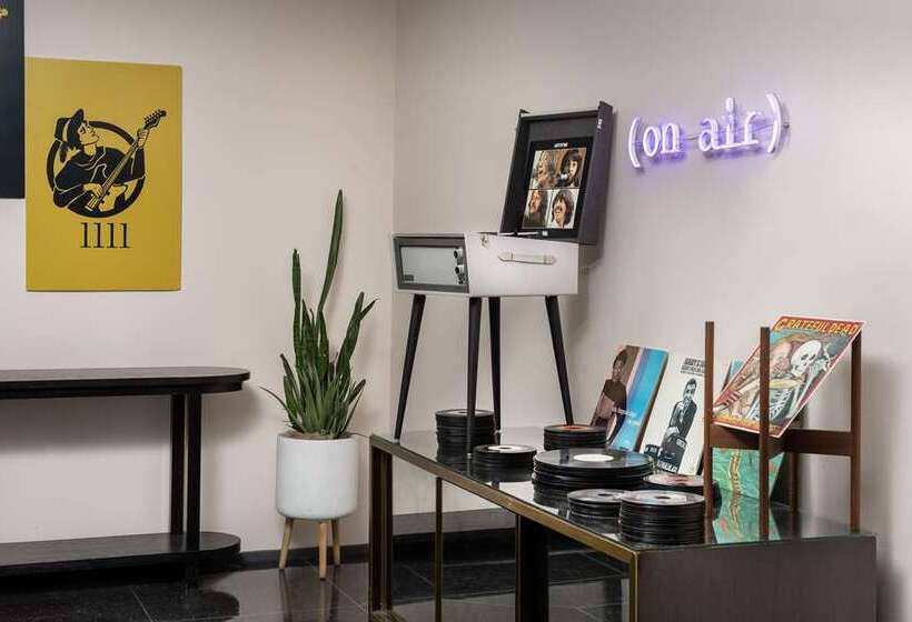 The Troubadour Hotel New Orleans