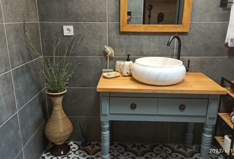 فندق صغير Semiramis Urla Guesthouse