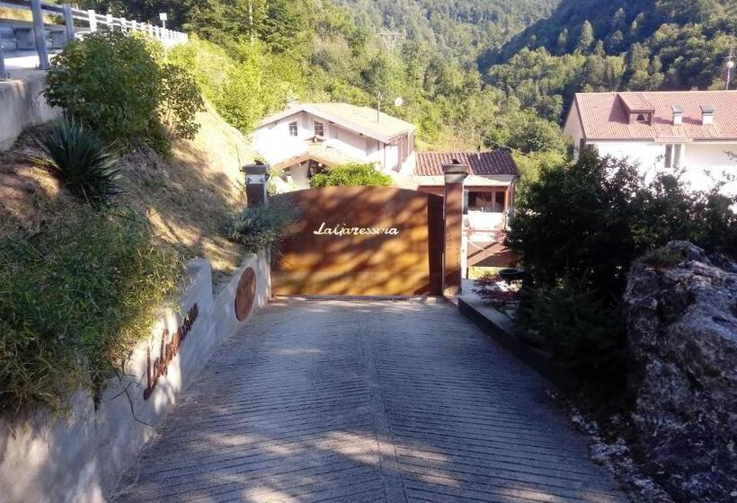 Отель Lagaressina Suite Anna Jacuzzi & Spa