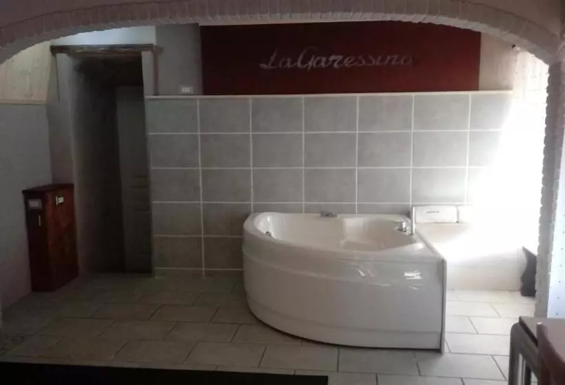 Hotelli Lagaressina Suite Anna   Jacuzzi & Spa