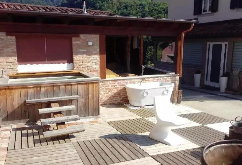 Hotelli Lagaressina Suite Anna   Jacuzzi & Spa