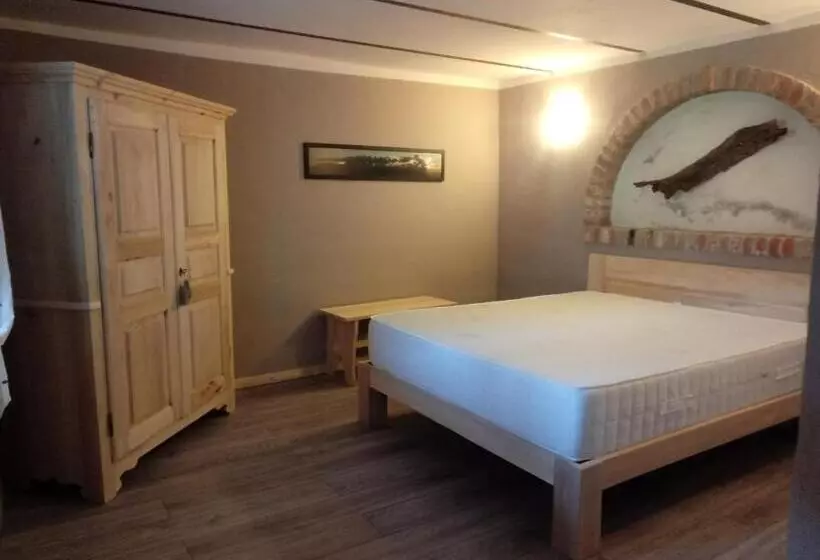 Hotelli Lagaressina Suite Anna   Jacuzzi & Spa