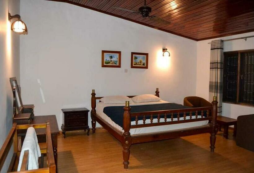 Pensió Cranford Railway Retreat