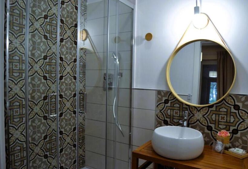 تختخواب و صبحانه La Magnolia 140