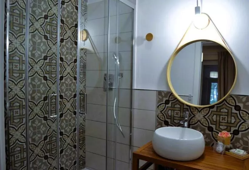 تختخواب و صبحانه La Magnolia 140