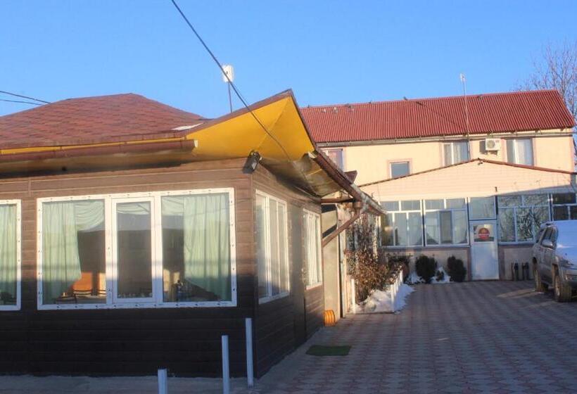 پانسیون Dungan House