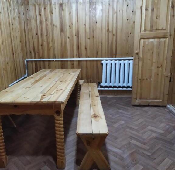 پانسیون Dungan House