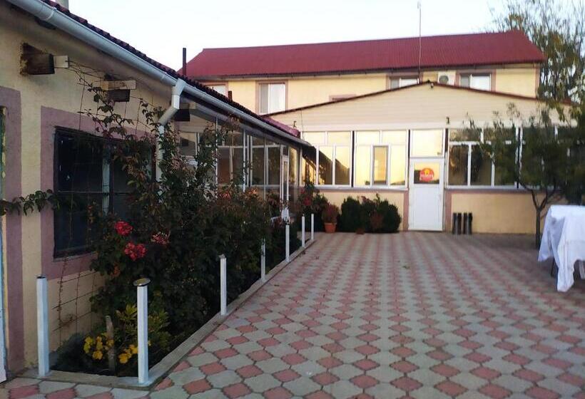 پانسیون Dungan House