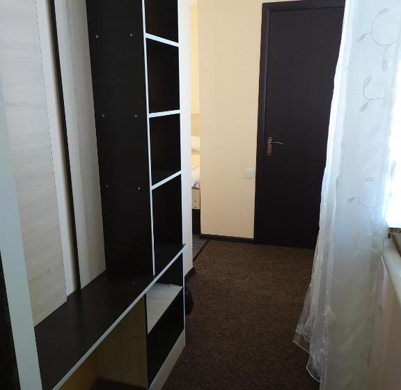 پانسیون Dungan House