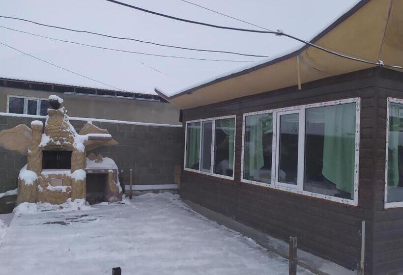 پانسیون Dungan House