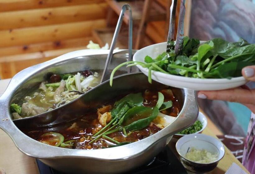 پانسیون Dungan House