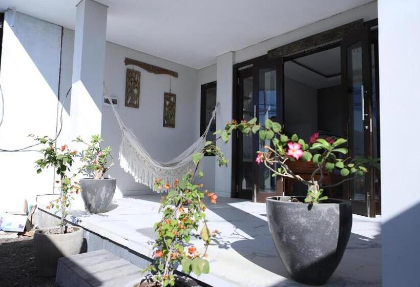 Pensió Amour Eternel Villa
