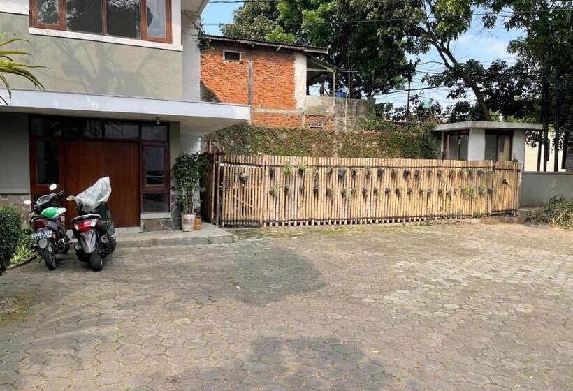 Отель Gegerkalong Asri