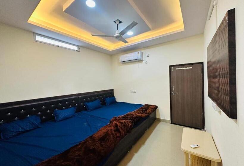 בית מלון כפרי Tanodiya Palace&